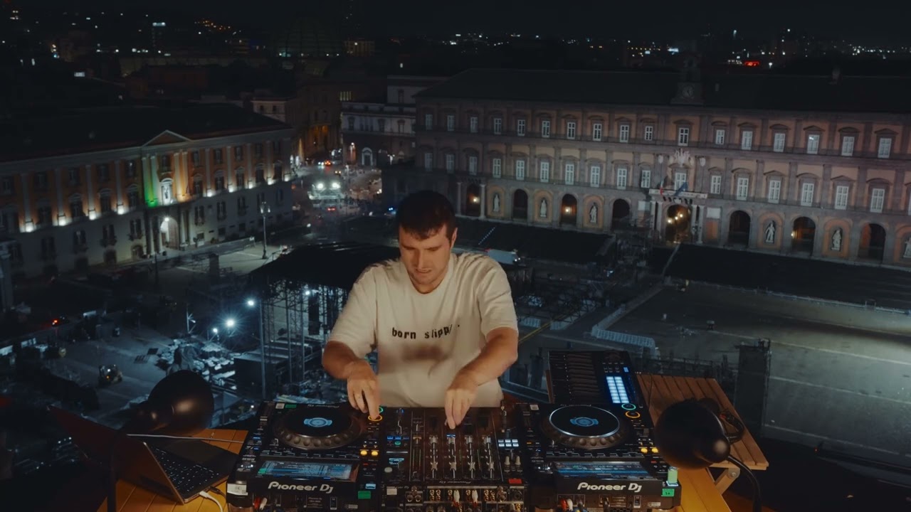 Fred again x Skepta - 21 years (Fede&rsquo;s Roof, Naples)