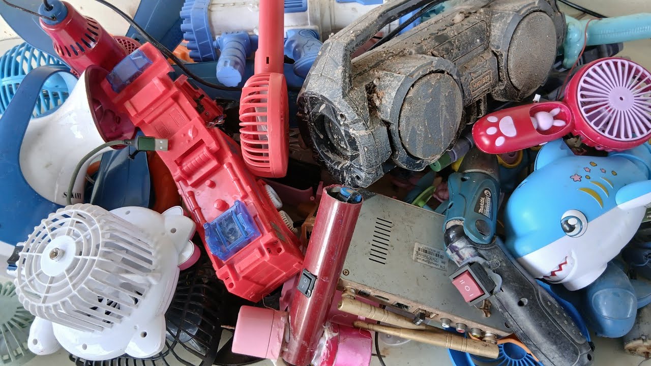 Exploring Old Toys | Found a working mini fan, mini ceiling fan and electric screwdriver!