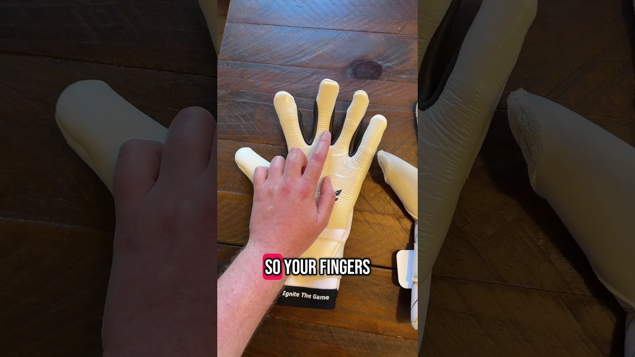 Best Goalkeeper Gloves For Small Hands? #goaliegloves #goalkeepergloves #soccer #football #gkgloves