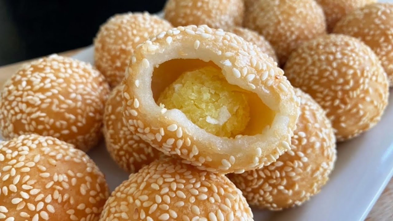 Жареные кунжутные шарики с начинкой из маша и кокоса