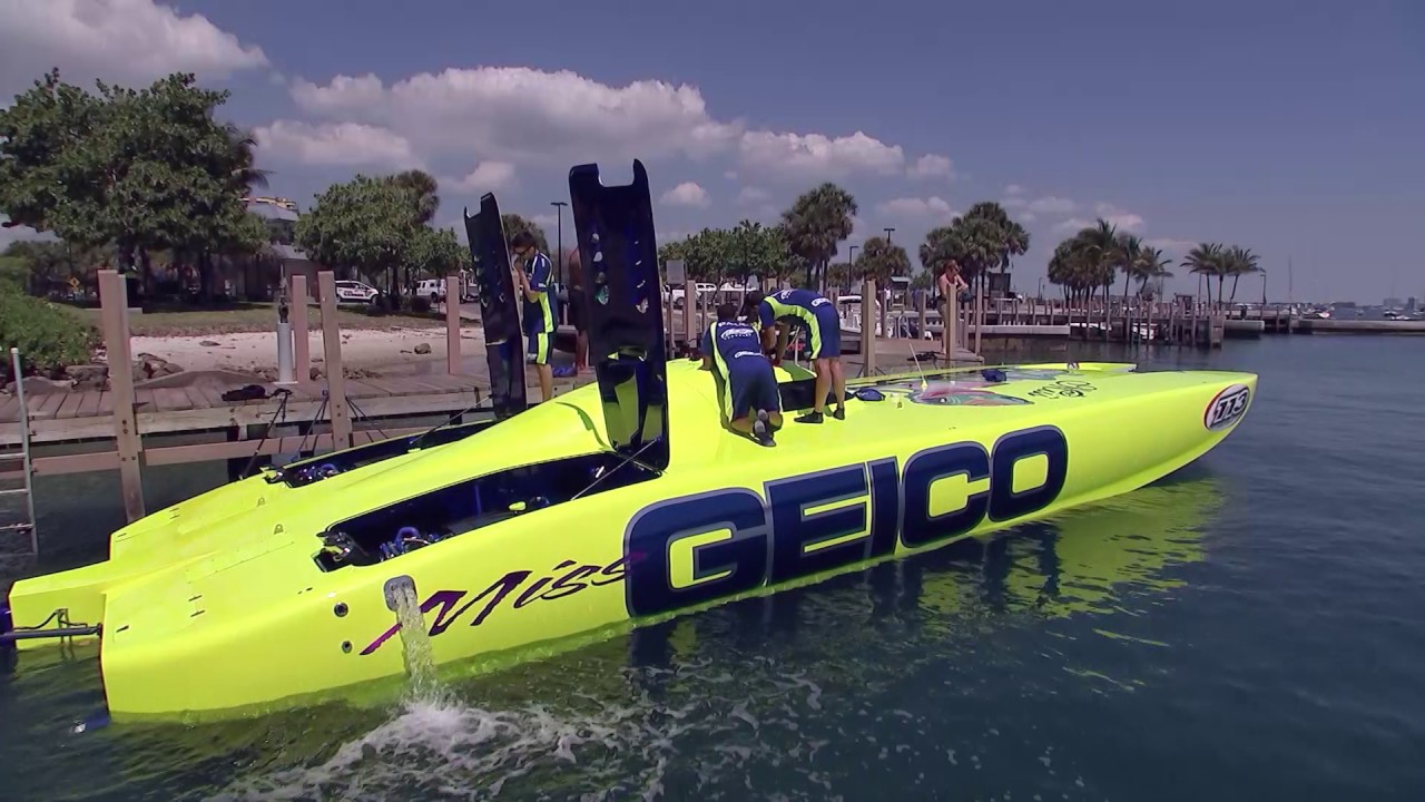 On the Edge: High-Speed Boat Racing