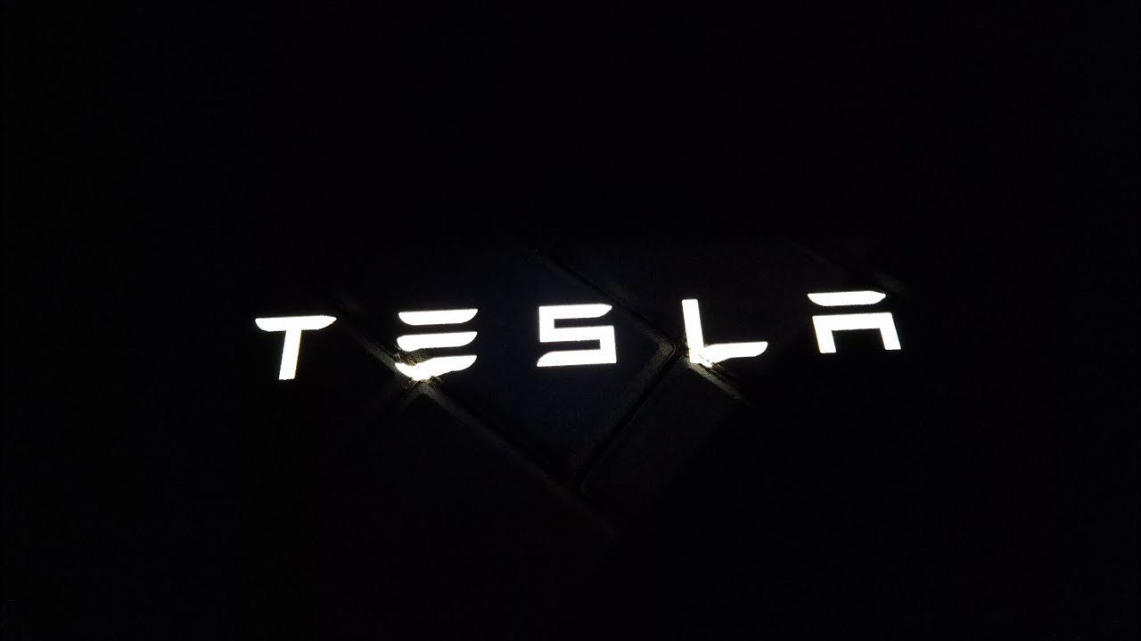 Tesla nabíječky, projekční světla a praktické postřehy |  Tesla chargers, DIY & practical insights
