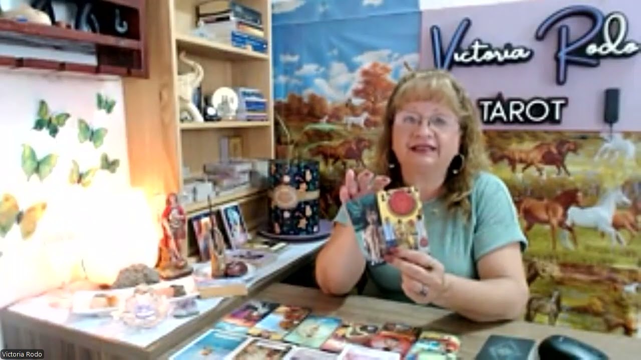 ESTAS EN UNA ENCRUCIJADA!!!!!  LUNES 9 FEBRERO. VICTORIA RODO TAROT. 59894239682.