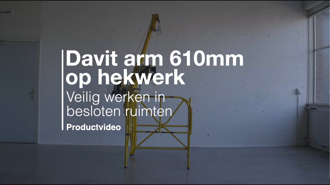 Xtirpa Davit arm 610 mm op hekwerk - Eurosafe Solutions