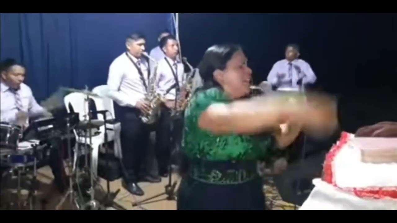 Agrupación Caminando Con Cristo Tocando en Campaña 