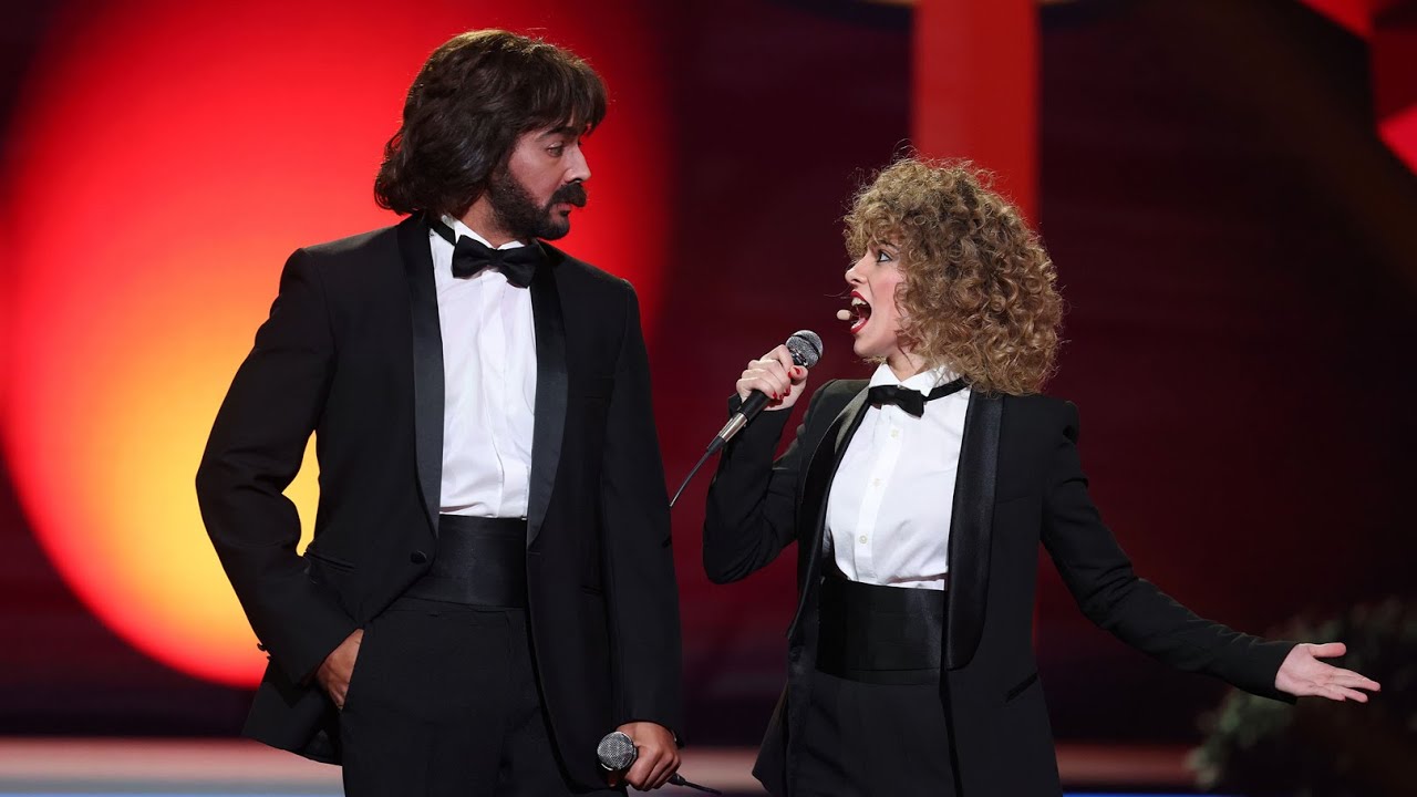 Melani y Jorge González imitan a Pimpinela en 