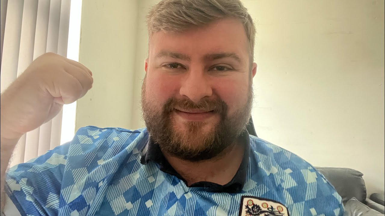 ASMR - 55 FACTS ABOUT ENGLAND - SOFT SPOKEN WITH SOME GUM CHEWING TO HELP YOU RELAX AND SLEEP