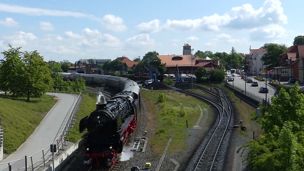 01 1104 & 218 155 - 0 mit dem Luxuszug von ,,BelleTrain