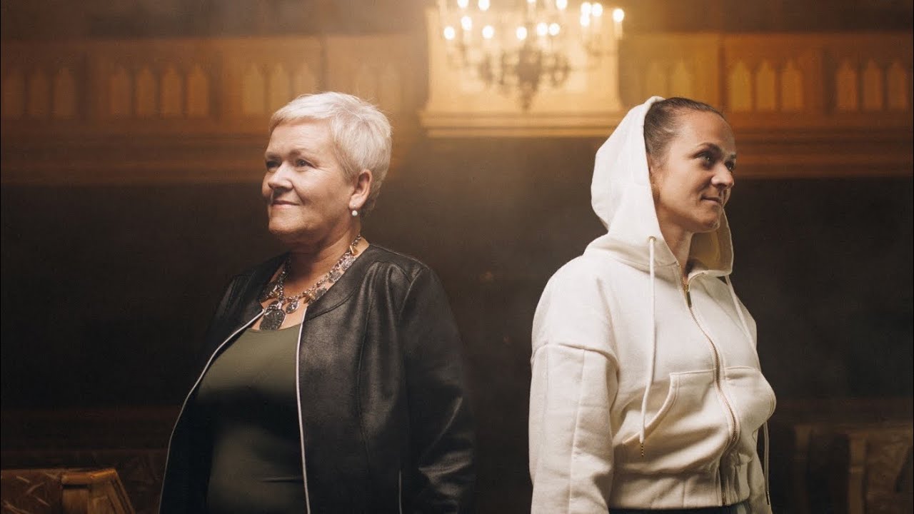 Zná tě (Gina & Kirsten)