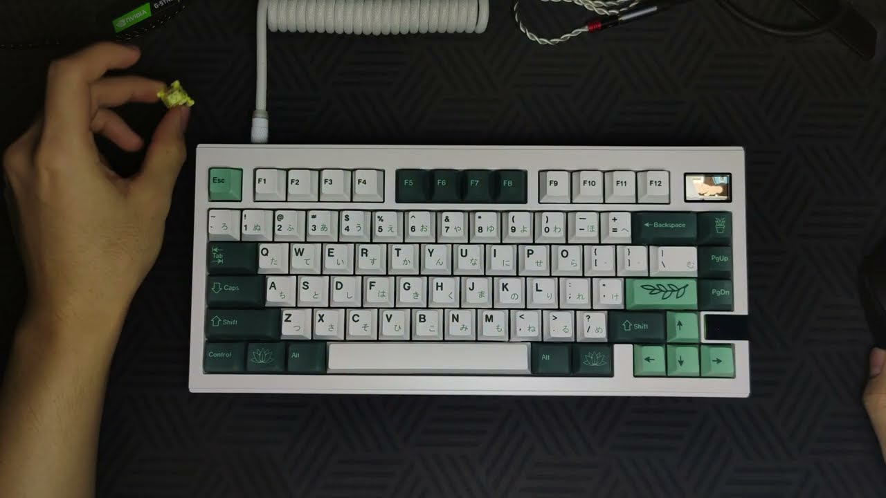 Finalkey v81 Plus Creamy Keyboard + Customizable Screen