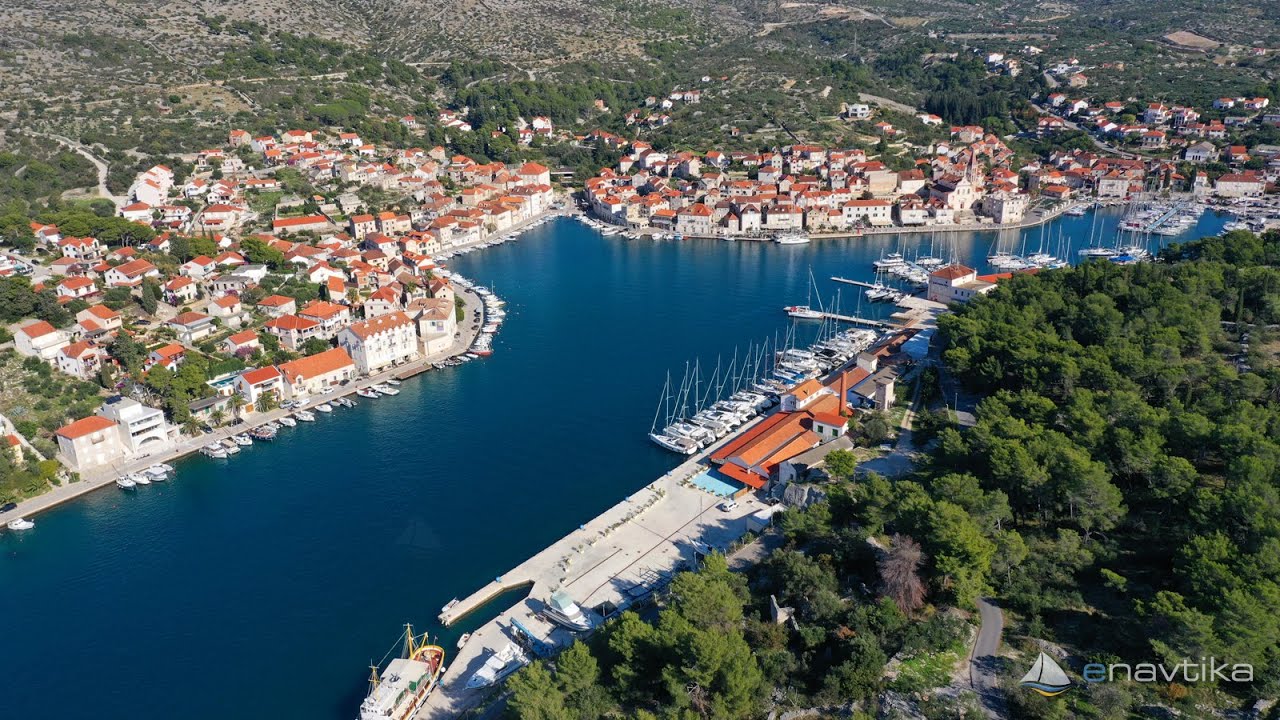 Milna, otok Brac (Hrvaška iz zraka)