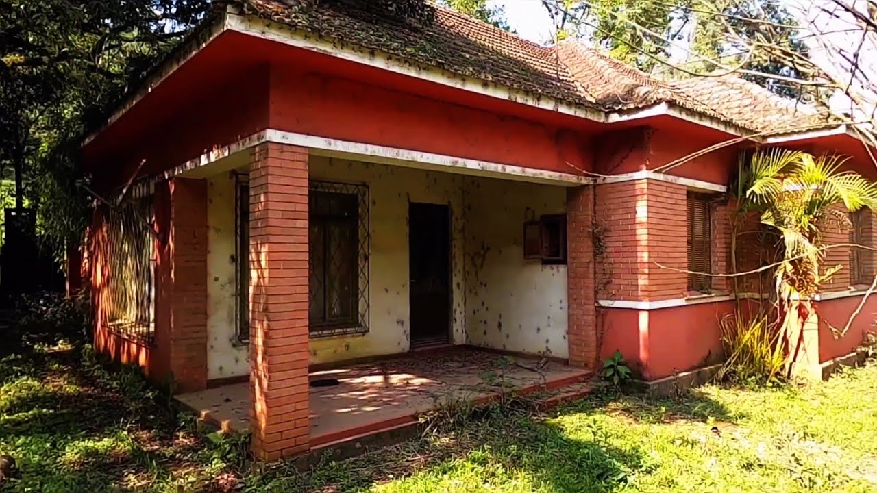 CASA  DE RICO ABANDONADA COM MÓVEIS ANTIGOS E UMA BANHEIRA ENORME