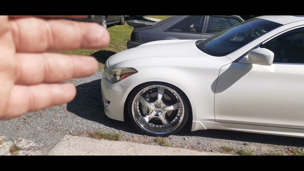 adjust head light beam height on an Infiniti m37 Q70 y51