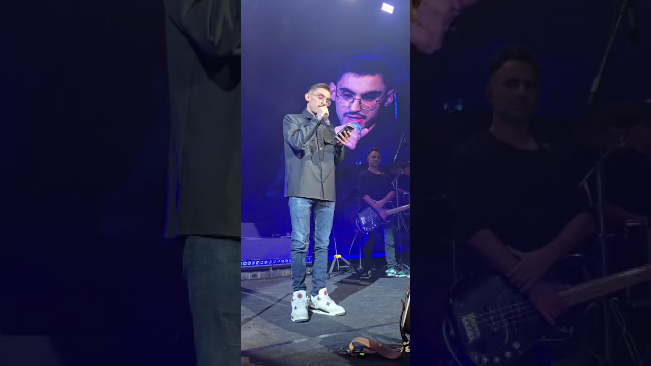 עידן עמדי עצר את ההופעה והעלה את שורד השבי לבמה - הקהל לא נשאר אדיש (קרדיט: בנייני האומה)