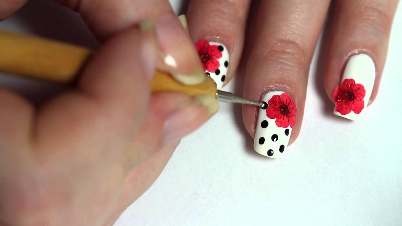 Des ongles fleuris! (Nail art de printemps)