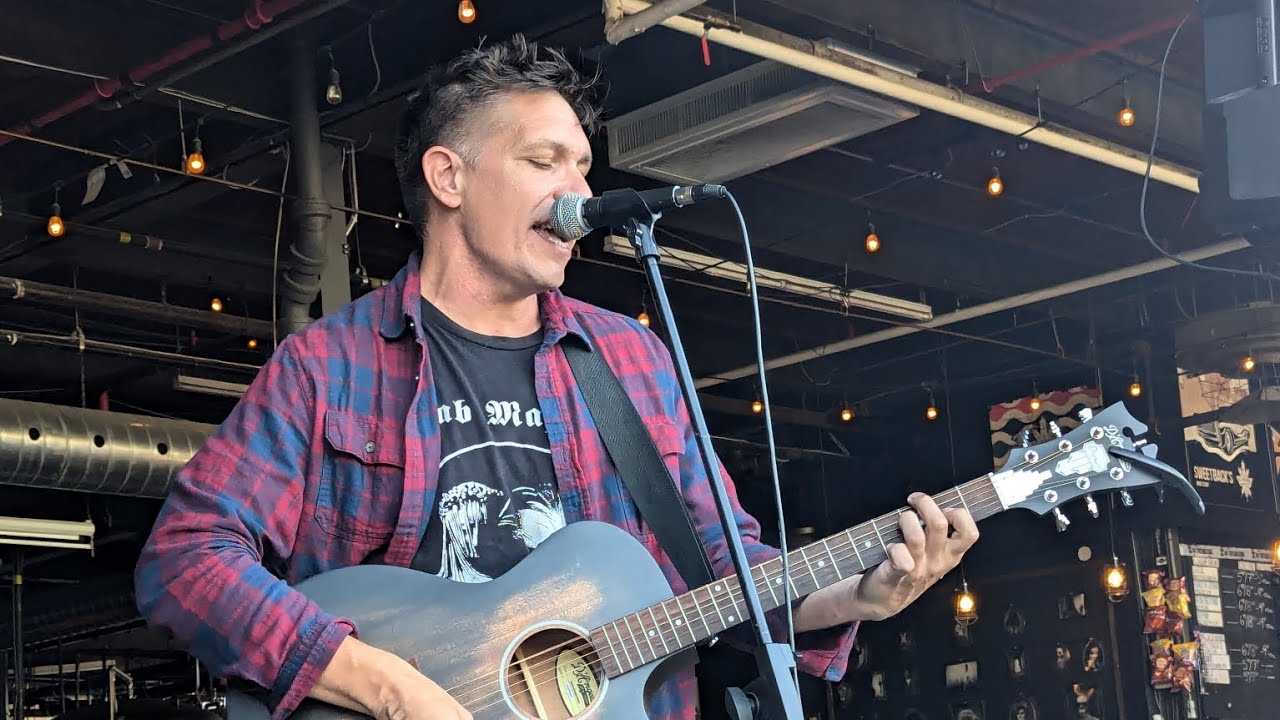 Dave Mackinder of Fireworks live in Toronto, 2024