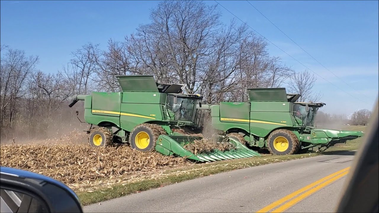 2020 CORN HARVEST GREEN OAK FARMS SHELLING CORN WITH TWO JOHN DEERE S780 COMBINES