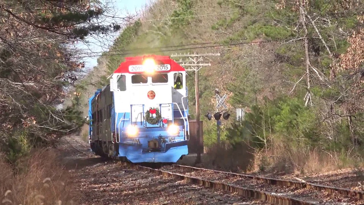 HD: Cape May Seashore Lines Santa Train - Leslie RS3L Horn