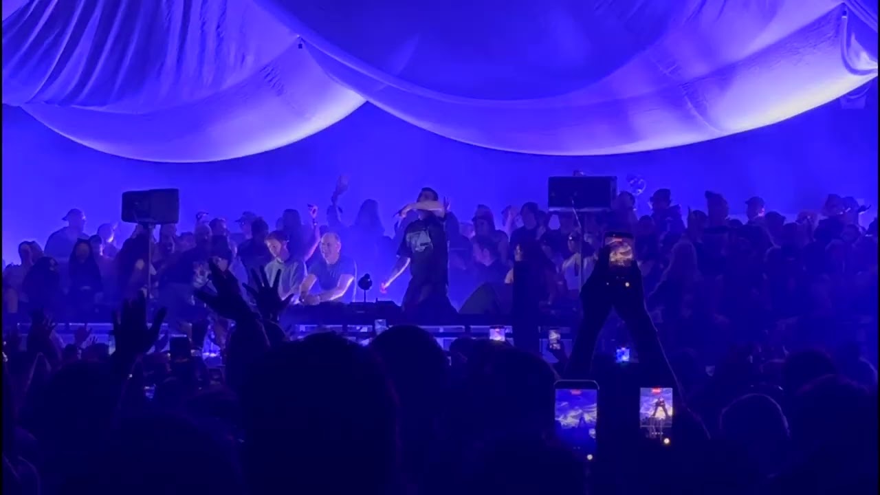Fred again.. Lost x Born Slippy Remix (Live in Queens) January 31, 2026