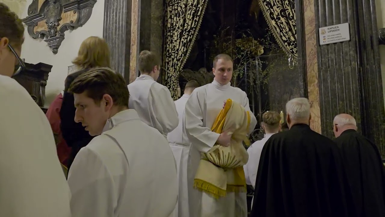 Liturgia Wielkiego Piątku - Triduum Paschalne - Katedra na Wawelu - Kraków - 2013-2025