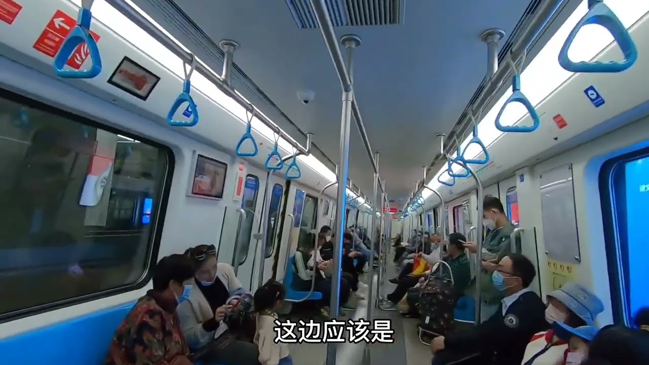 青岛地铁相比武汉地铁差距多大？网友实拍对比，结果很明显！ #交通