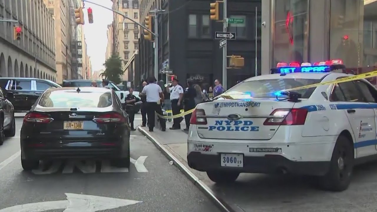 Teenager shot, man stabbed near NYC Mexican Day Parade route: NYPD