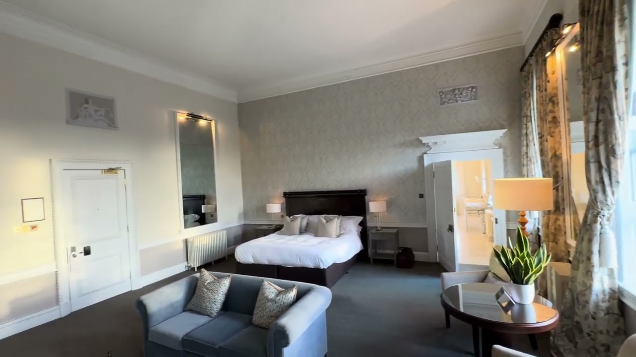 WOW, the amazing Sir Winston Churchill Suite room tour. Busted Park Hotel