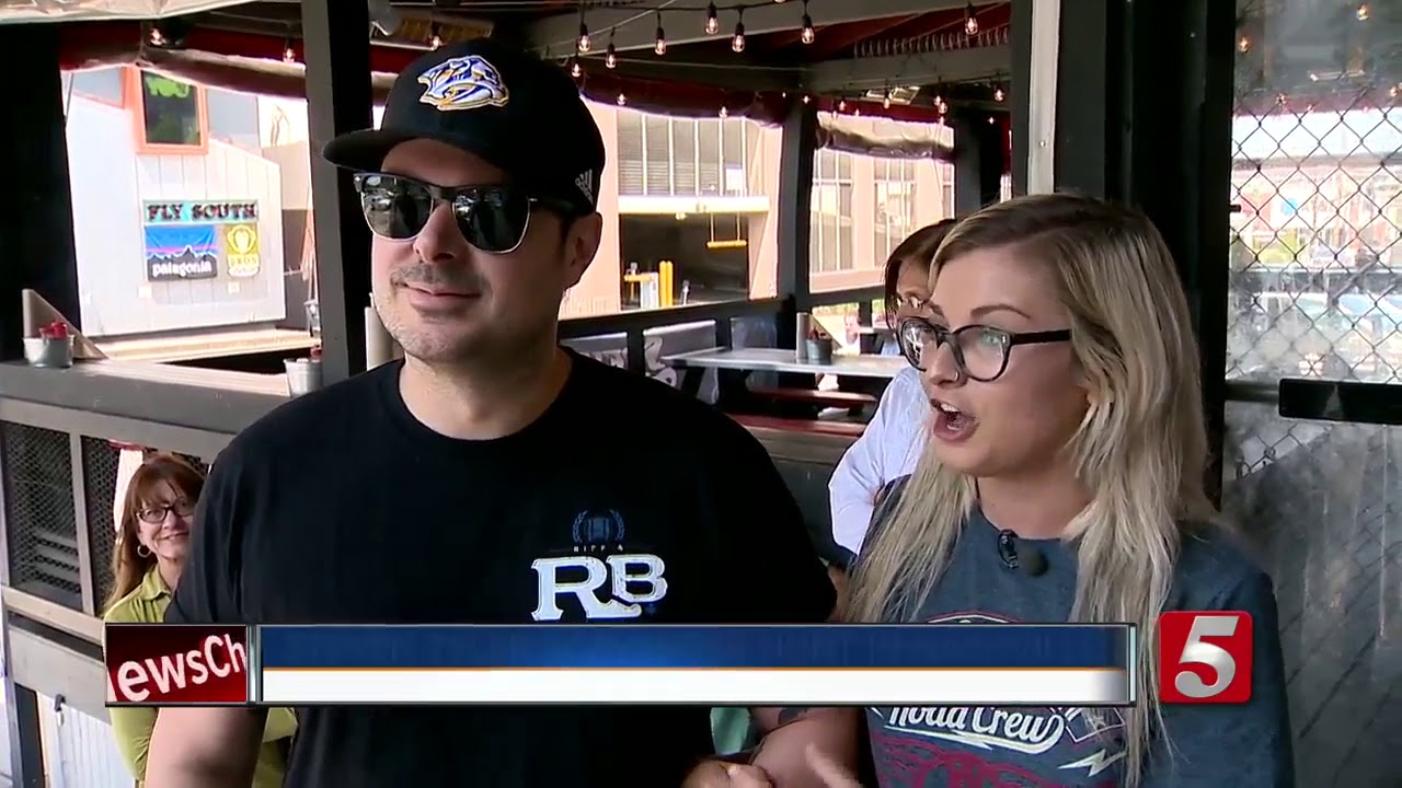 Scavenger Hunt Leads Fans Around Nashville To Meet Steven Tyler