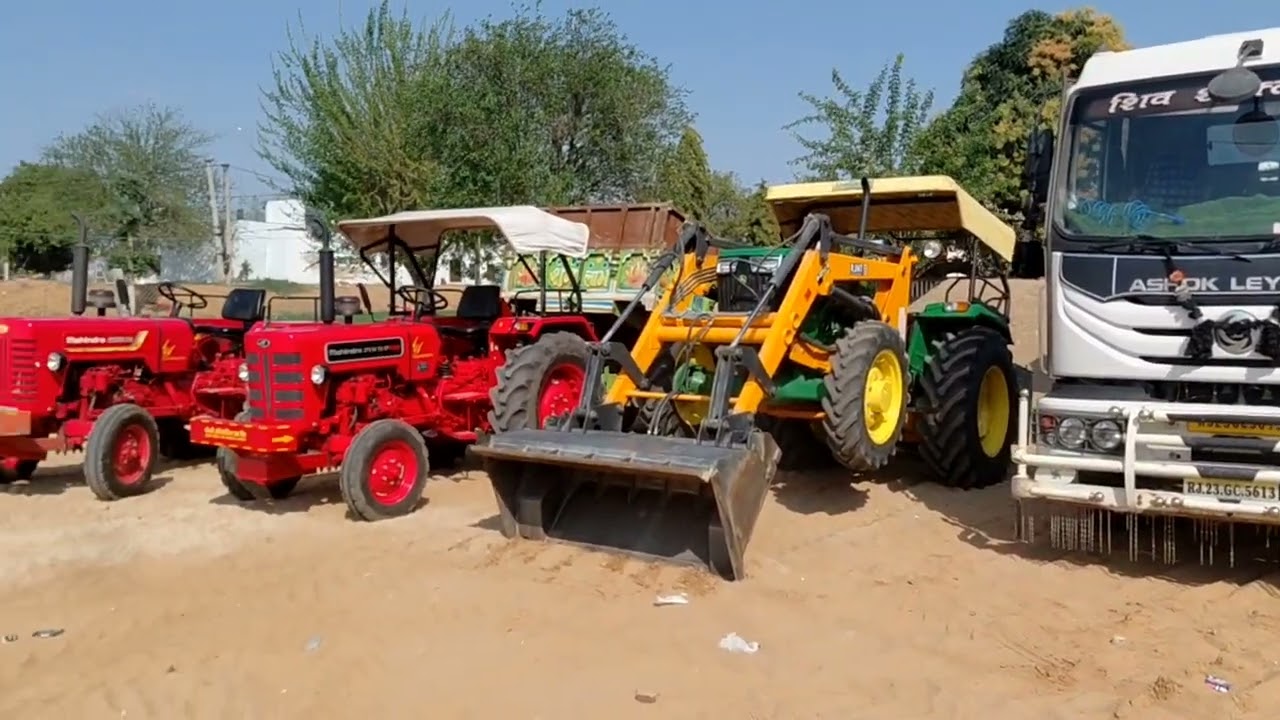 Jcb 3dx loading Mud TATA Tiper Trolly Tractor Sawraj 5310 new truck tipper mahandra tactor