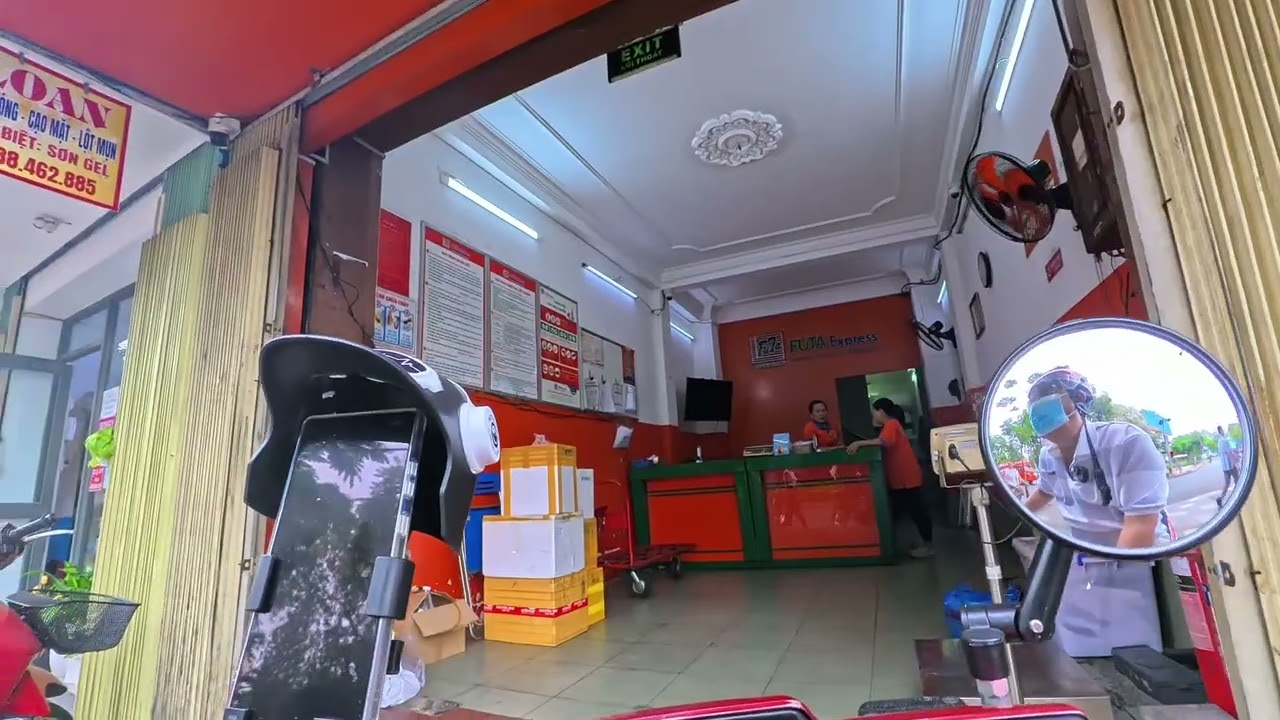Dạo một vòng Sài Gòn và thăm quán cơm từ thiện của cựu học sinh Petrus Ký chỉ với giá 2000 VND phần.