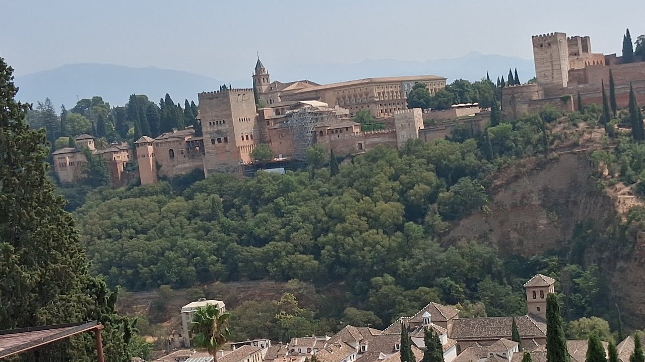 اليوم الثاني رحنا قصر الحمراء غرناطة و القصبة للاسف لم نحصل على تذاكر al hambra granada 