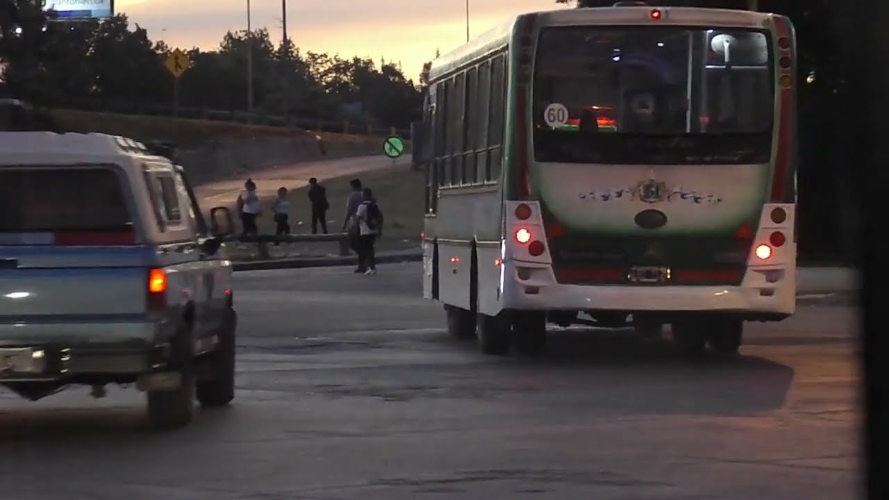 línea 341 interno 51 Ugarte Americano IV Mercedes Benz OF1418 saliendo de fonavi rumbo a olivos