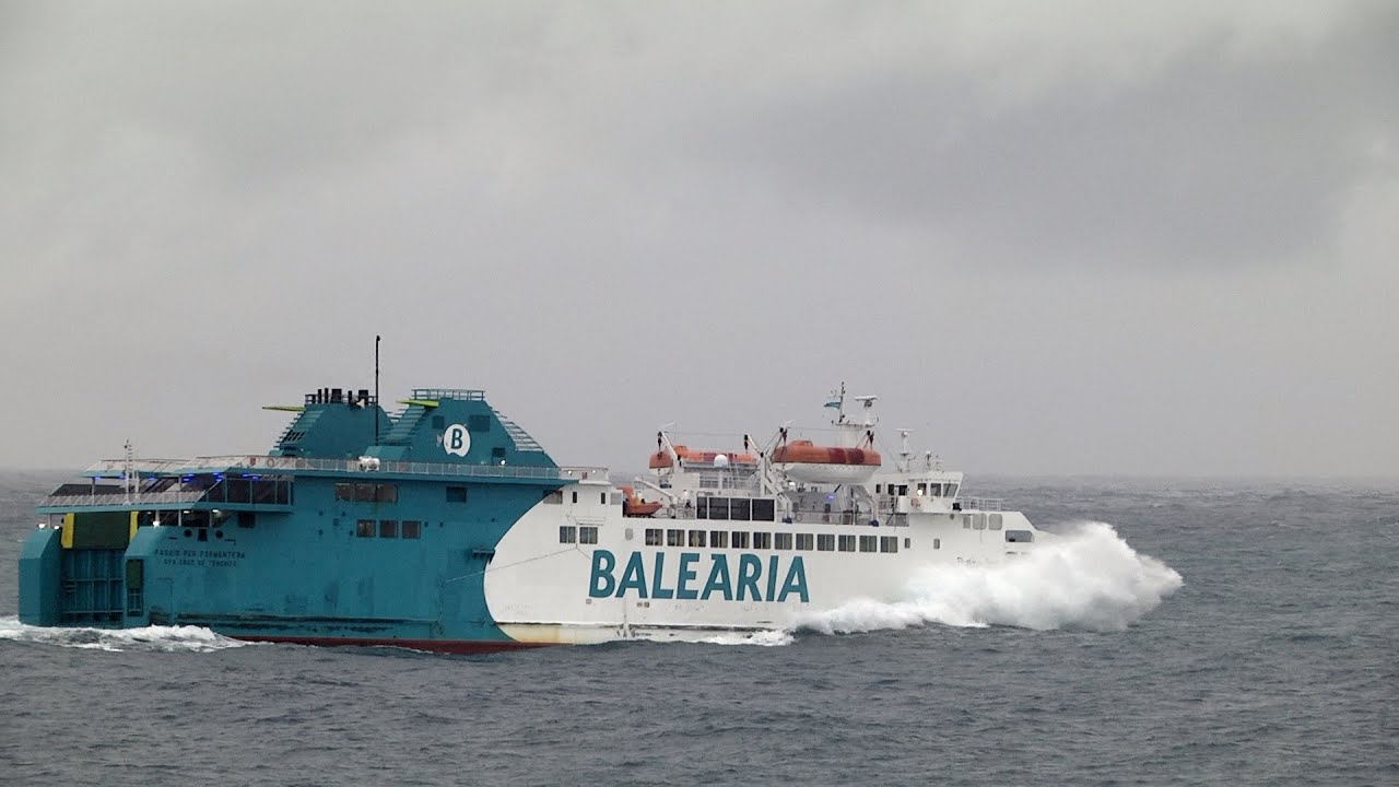 Así vence el 'Passió' de Baleària a la borrasca 'Filomena' en Ceuta