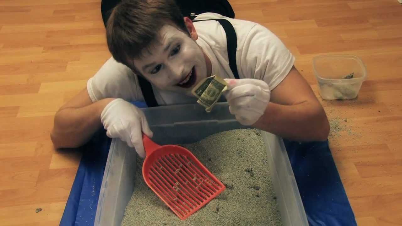 Litter-Lifter&reg;  CLOG-FREE&trade; Cat Litter Scoop Demo