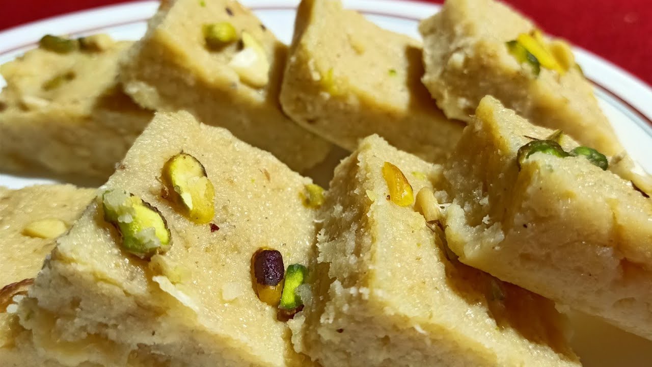 बेसन-सूजी और नारियल की बर्फी...