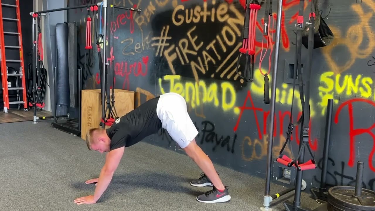 BOSS TRAINING TIP: Two ways to STRETCH out your calves! 🦵