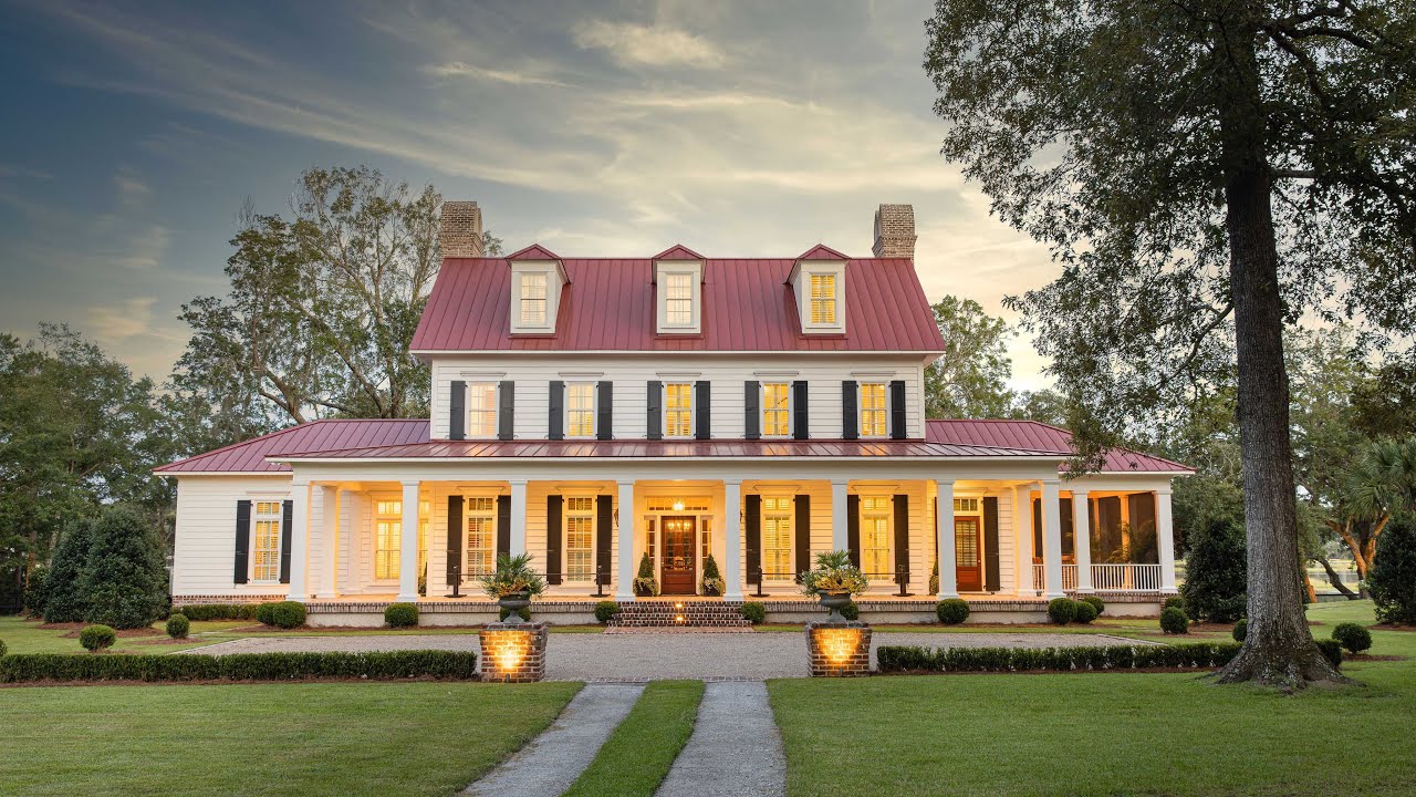 Sweeping Southern Estate with a Picturesque Lowcountry Setting in Wadmalaw Island, South Carolina