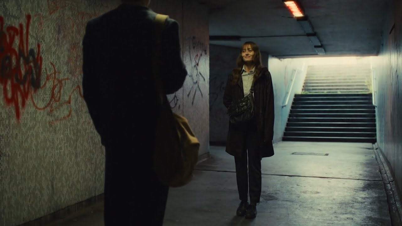 Sweetpea 1x01 | Rhiannon follows AJ