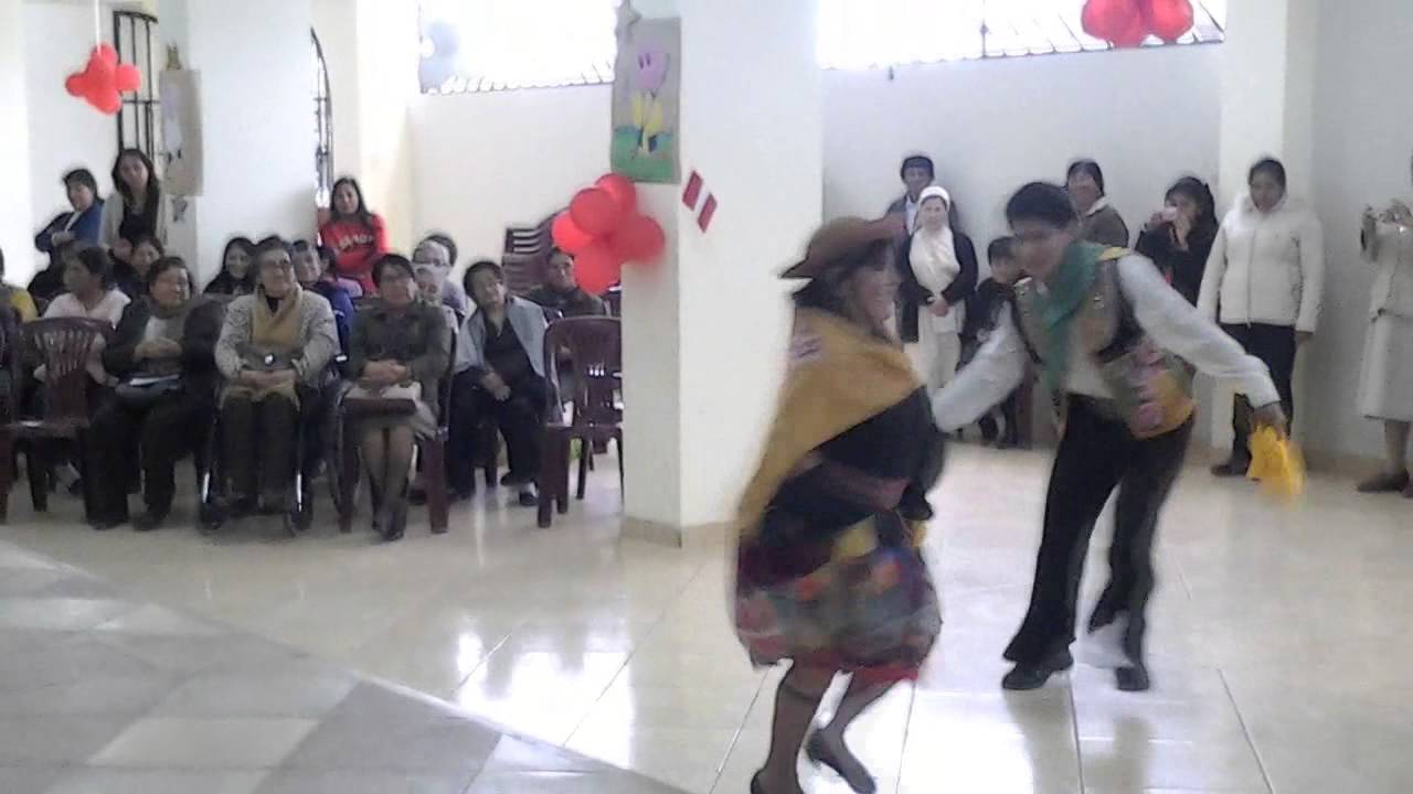 bailando huaylas