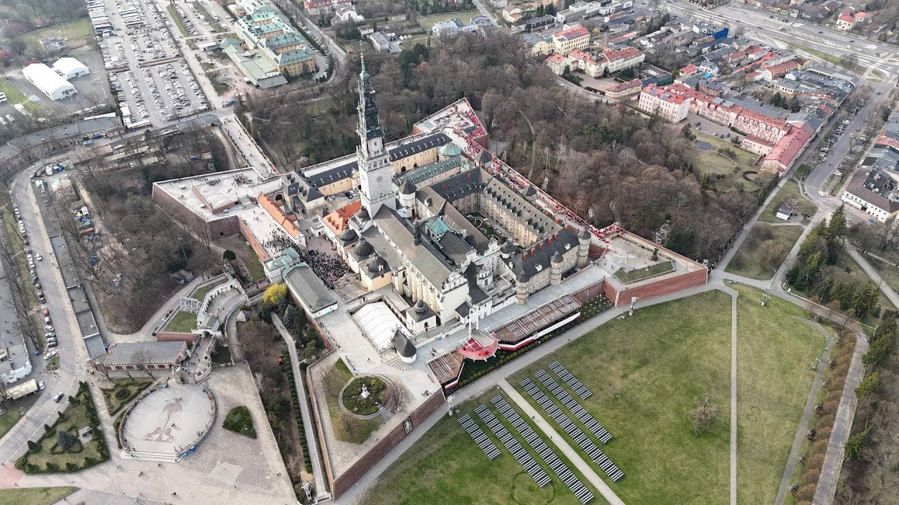 Wspaniała Jasna Góra z lotu ptaka. Proszę o subskrybowanie kanału i lajki 🙂 W Ultra HD 4K