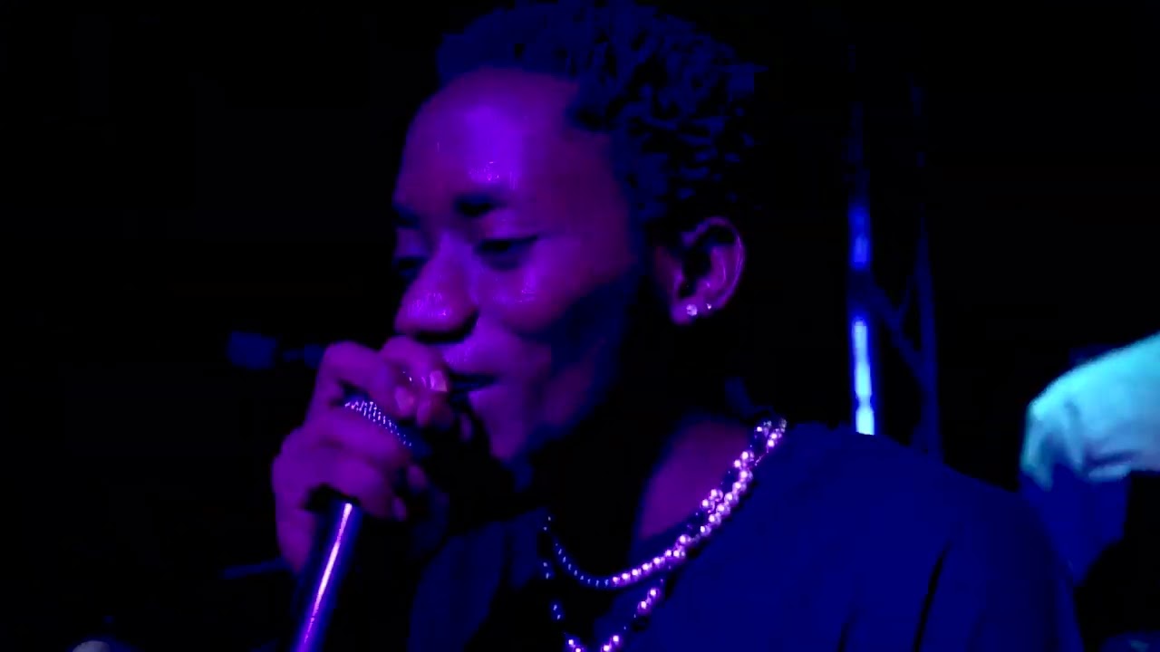 Kid ngabirano kuncuro yambere kuri stage  abana bahatswe kuraba