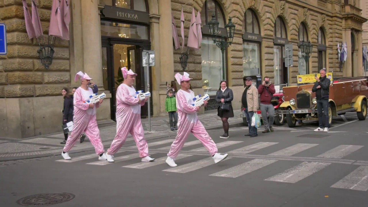Útok králíků .Skupina Maxíci - officiální  videoklip