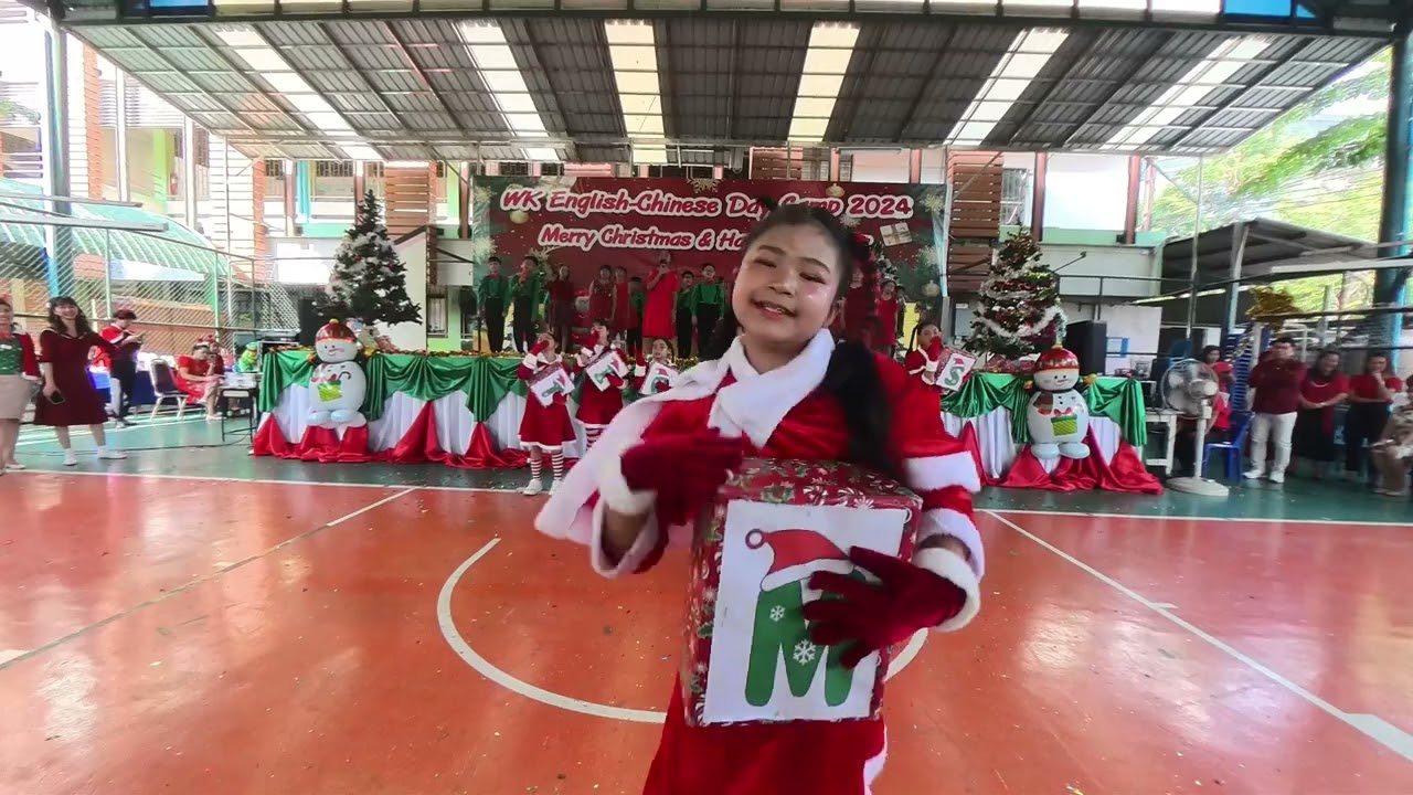 การแสดงในงาน Christmast โรงเรียนวิชากร ชั้น ประถมศึกษาปีที่ 4 ปีการศึกษา 2567