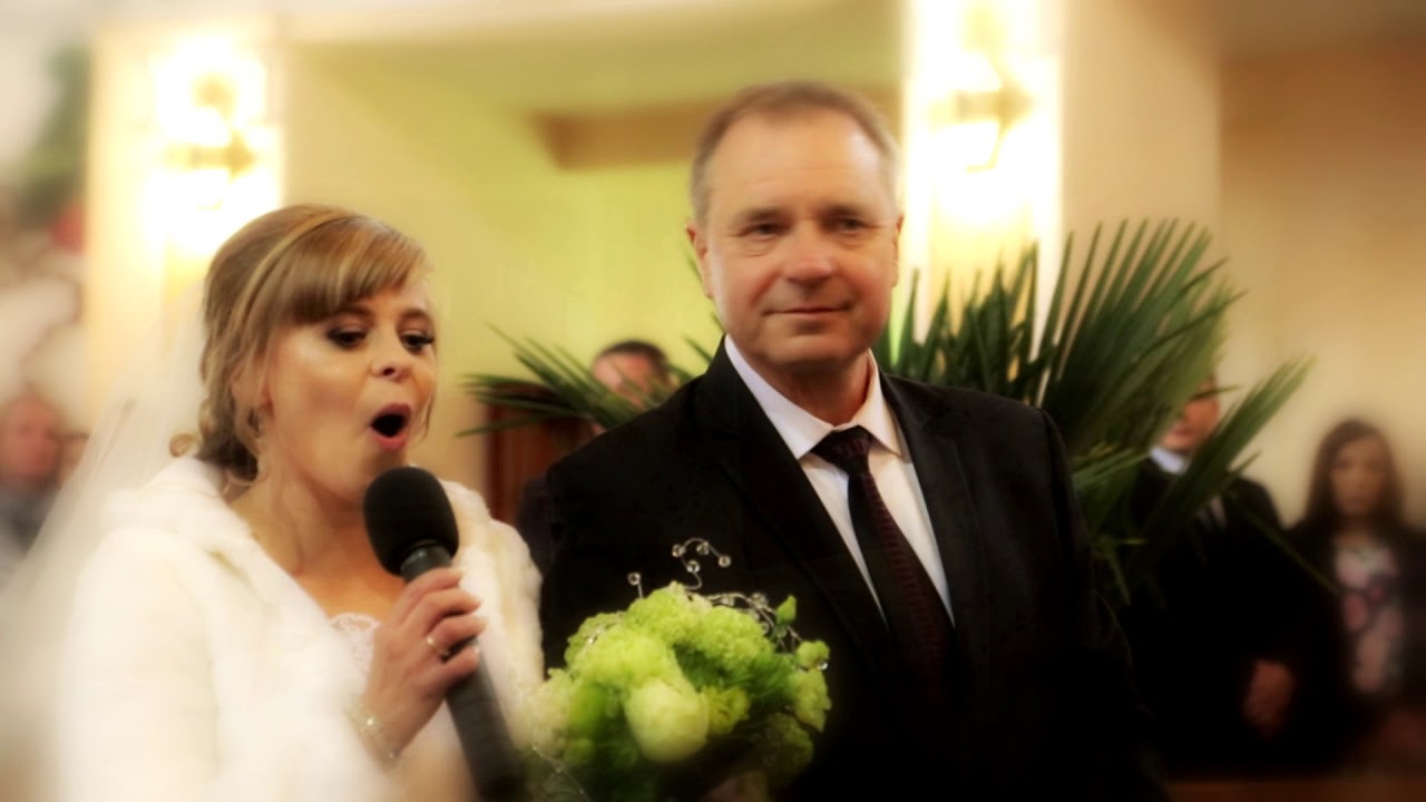 Panna Młoda śpiewa na własnym ślubie :) B&oacute;g jest miłością!