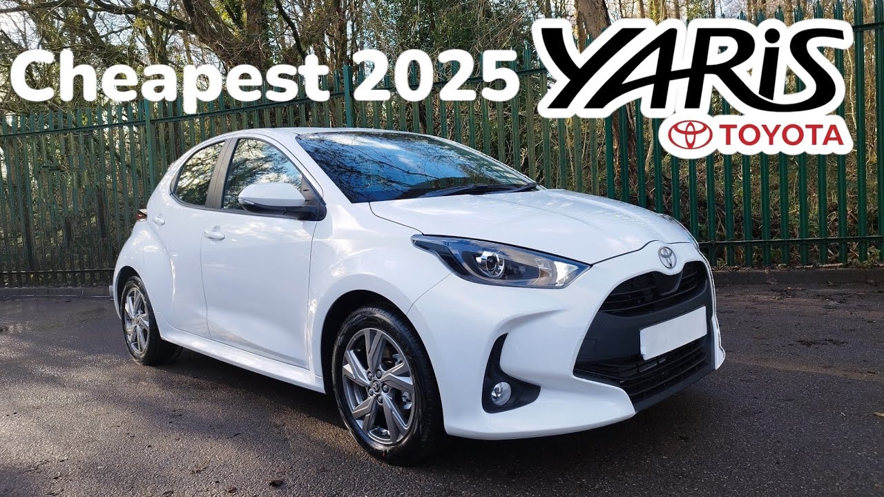 Самая дешевая новая модель Toyota Yaris ICON Spec Hybrid 2025 года в БЕСПЛАТНОМ цвете — белый — о...