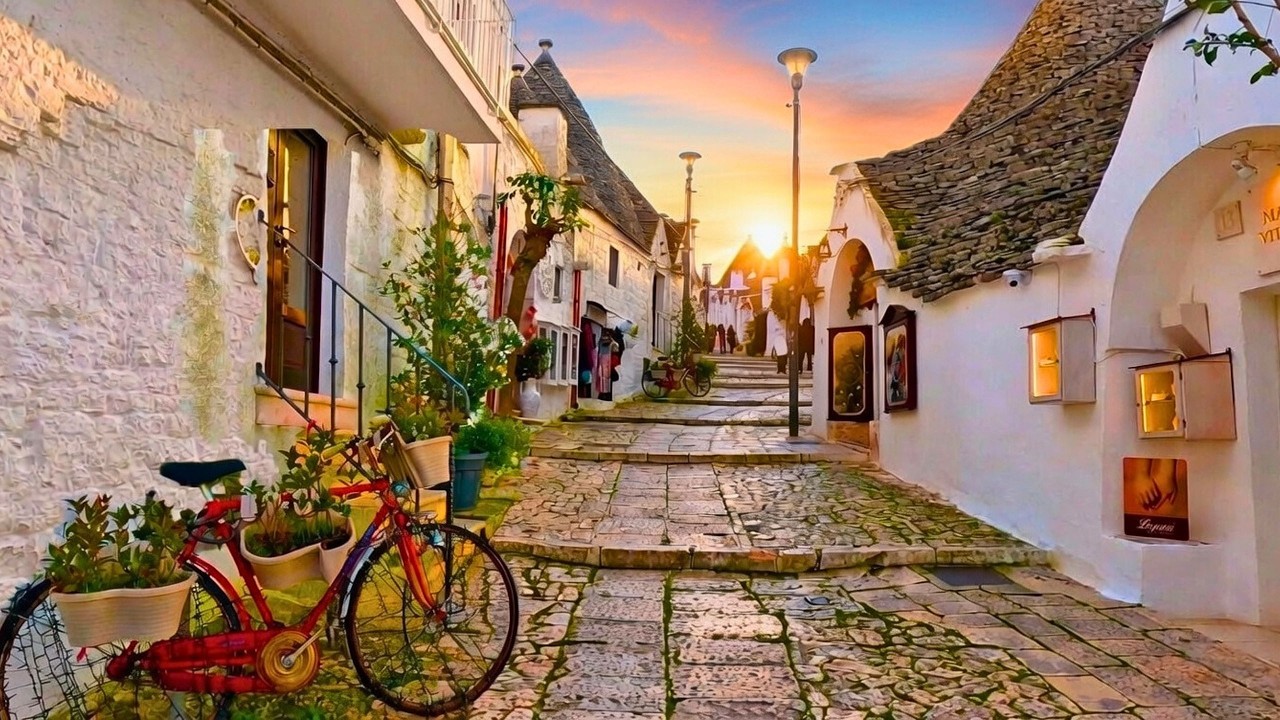 Alberobello, Italy 🇮🇹 | UNESCO World Heritage Trulli Town of Puglia