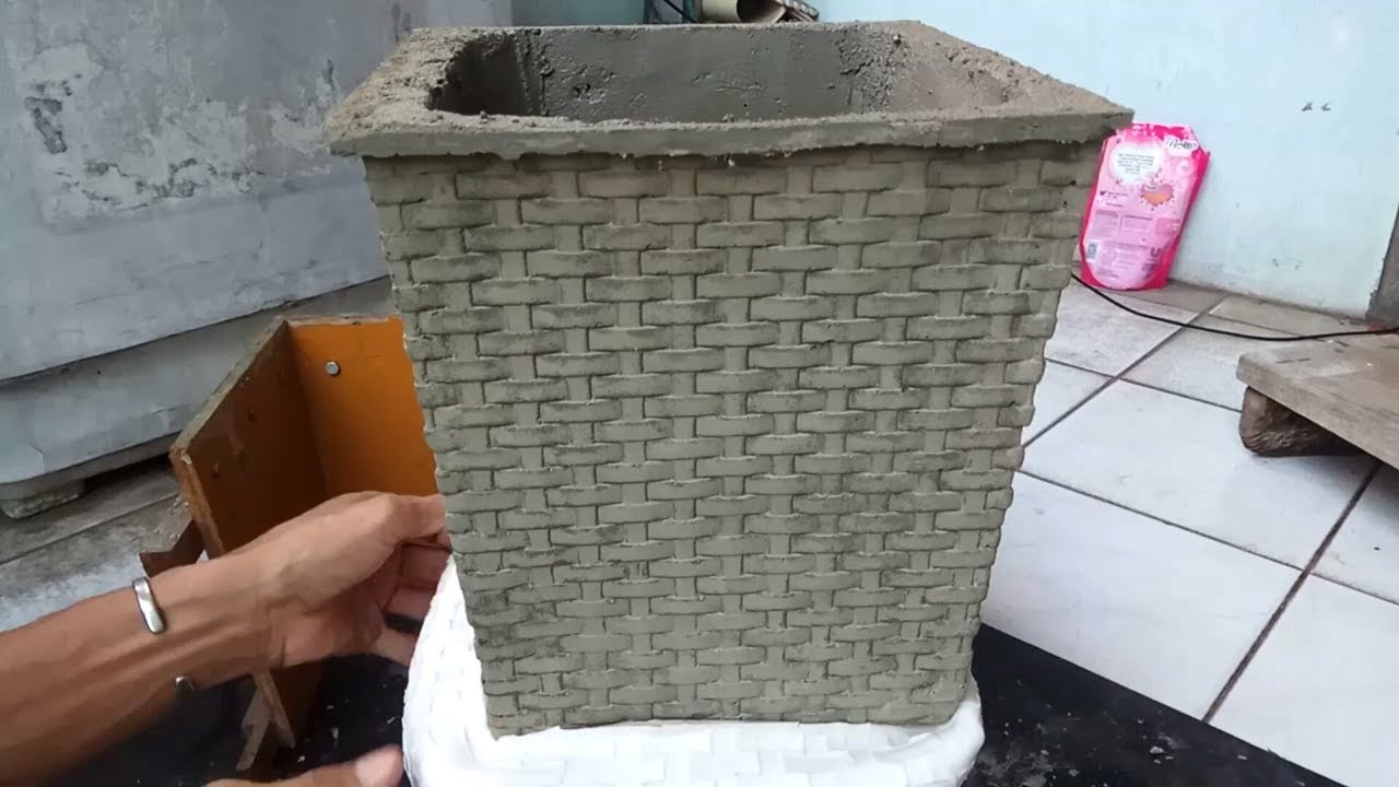 Casting cement pot using rubber mold