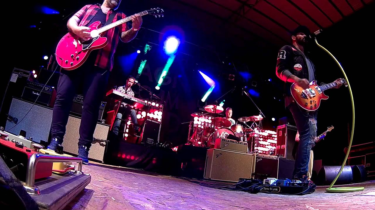 MAGNA CUM LAUDE - A LEGJOBB OTTHON (OFFICIAL LIVE)