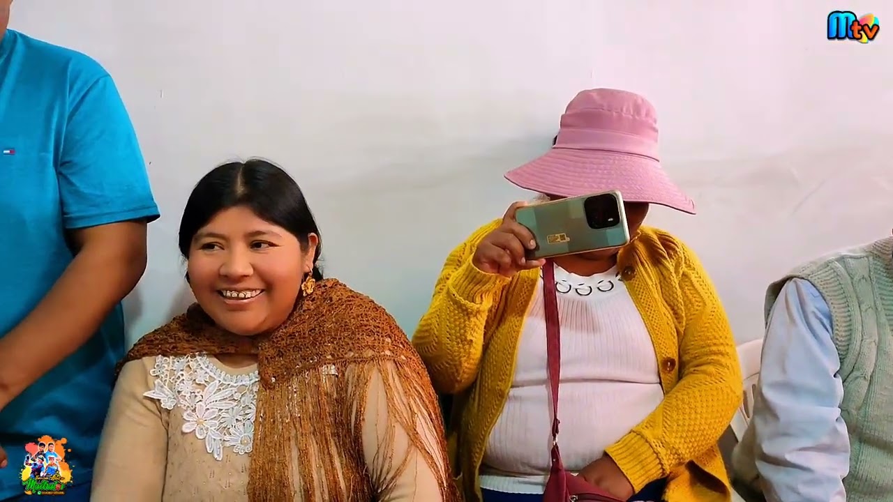 😘 PROVINCIA Omasuyos HUARINA☘️ MUCHAS FELICIDADES NELIA MAMANI ✨ DE Parte de su tia 💐 BASILIA MAMANI