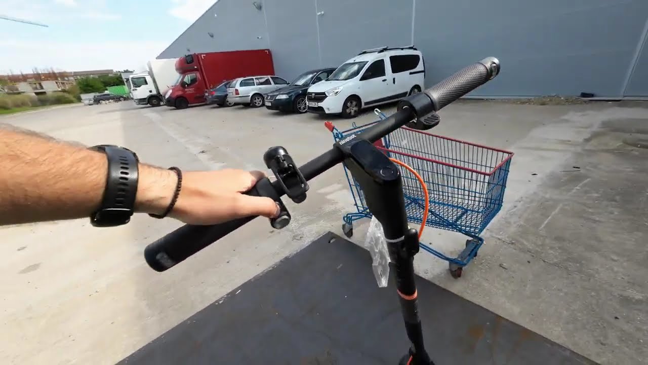 F2 Pro - trotineta  celor de la Ninebot cu un preț de ... - vezi în clip